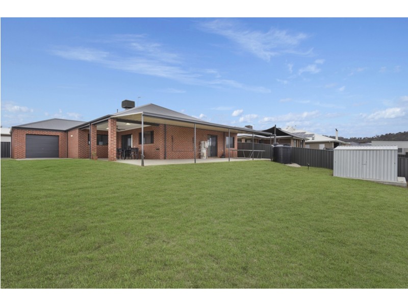 33 Silky Oak Avenue, Wodonga VIC 3690
