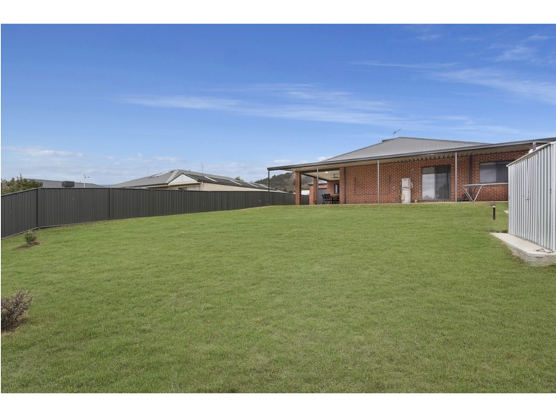 33 Silky Oak Avenue, Wodonga VIC 3690