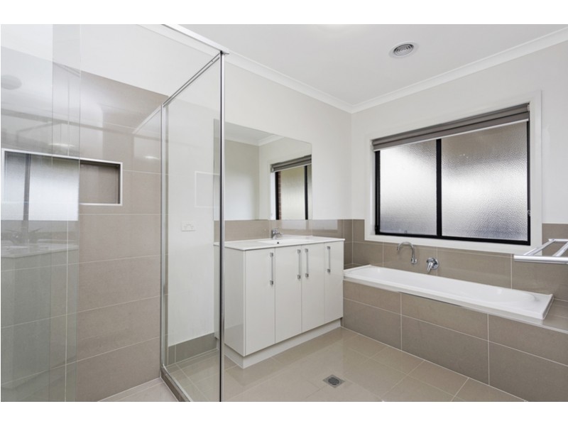 33 Silky Oak Avenue, Wodonga VIC 3690