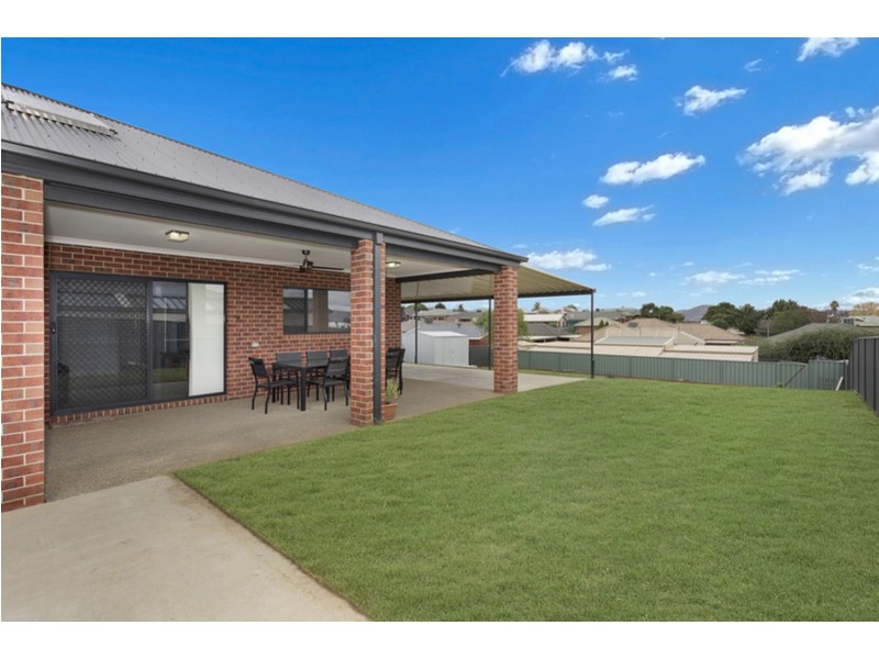 33 Silky Oak Avenue, Wodonga VIC 3690
