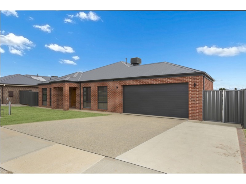 33 Silky Oak Avenue, Wodonga VIC 3690