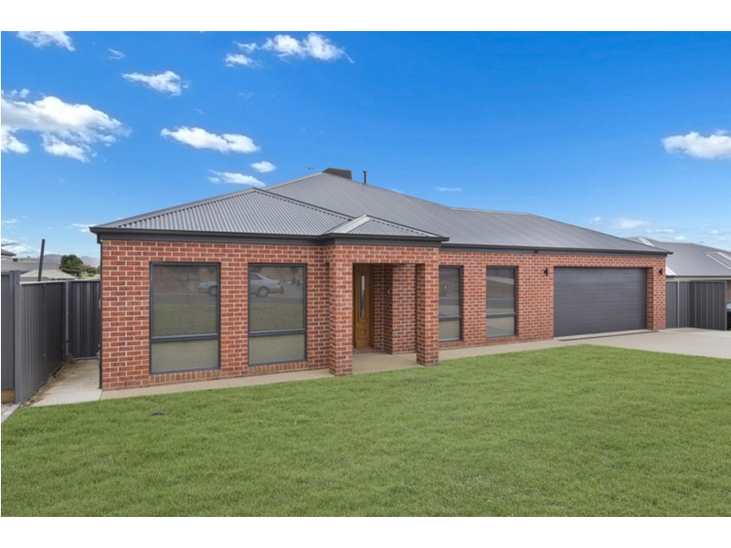 33 Silky Oak Avenue, Wodonga VIC 3690