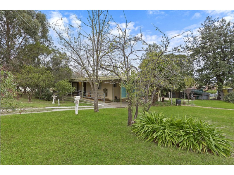 80 Albert Road, Chiltern VIC 3683