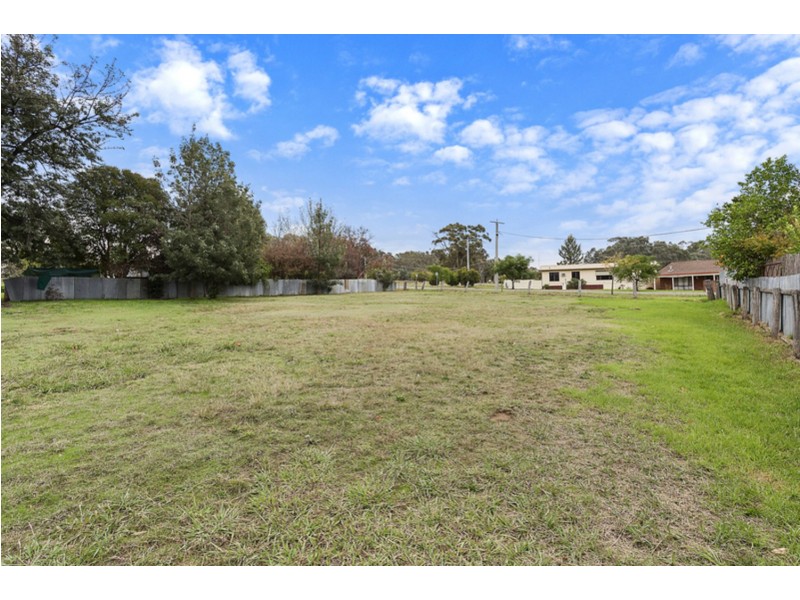 80 Albert Road, Chiltern VIC 3683