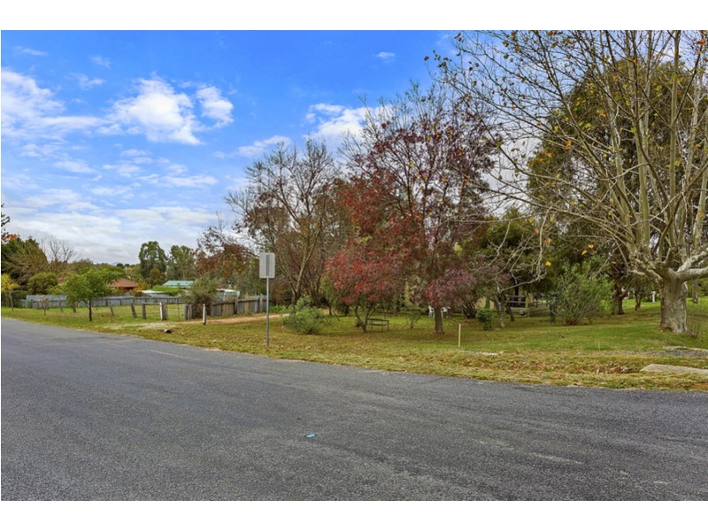 80 Albert Road, Chiltern VIC 3683