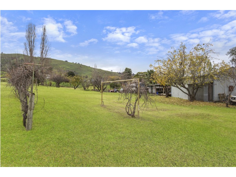 4 Hewitt Street, Bethanga VIC 3691