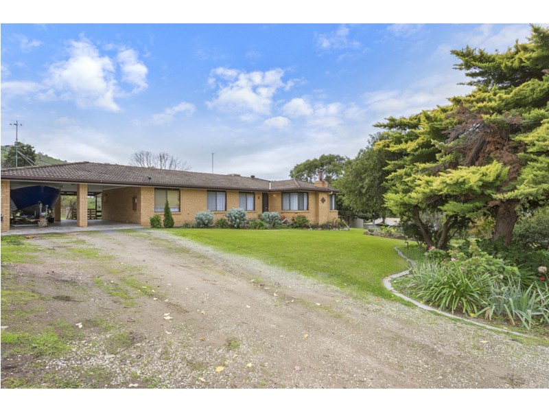 4 Hewitt Street, Bethanga VIC 3691