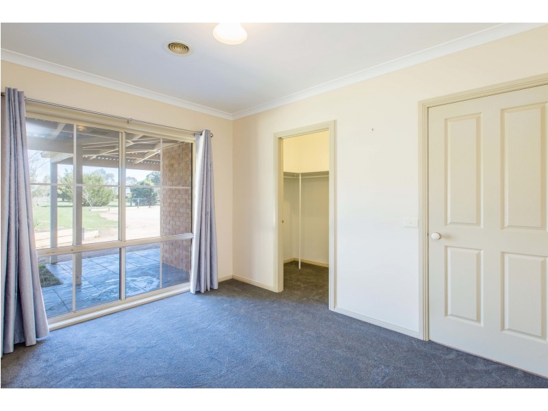 15 Lipsett Road, Thurgoona NSW 2640