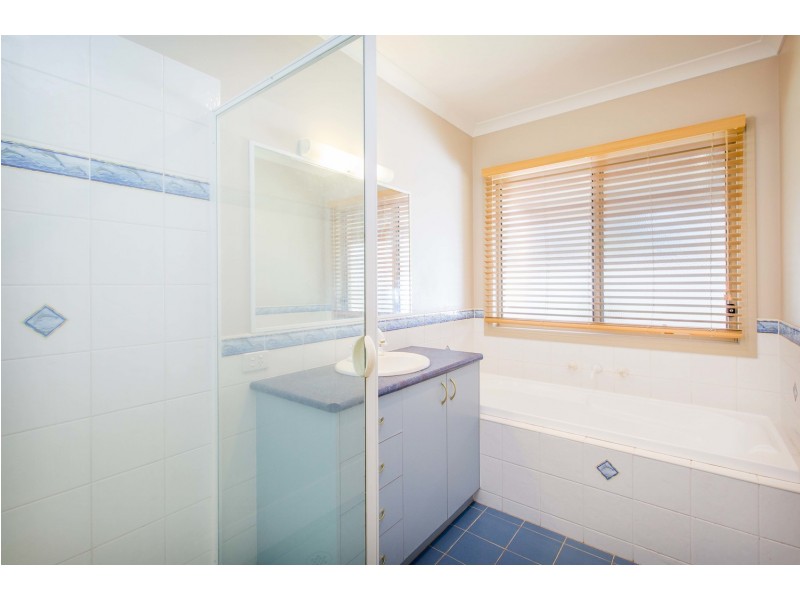 15 Lipsett Road, Thurgoona NSW 2640