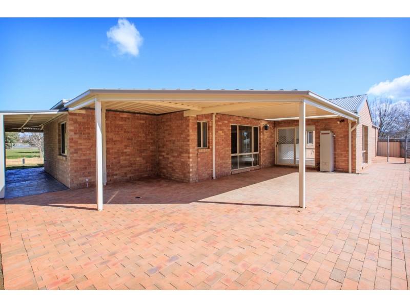 15 Lipsett Road, Thurgoona NSW 2640