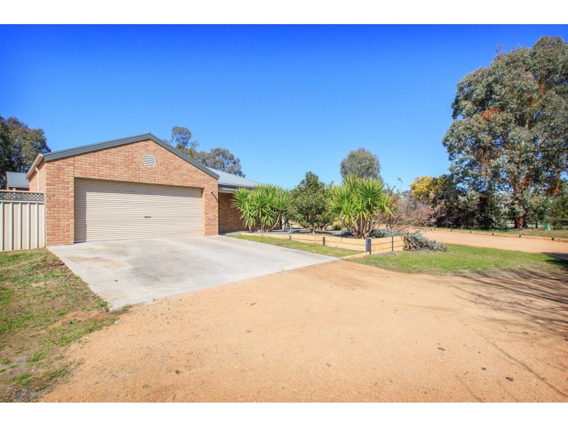 15 Lipsett Road, Thurgoona NSW 2640