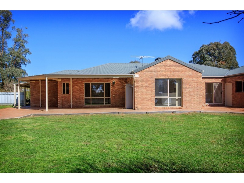 15 Lipsett Road, Thurgoona NSW 2640