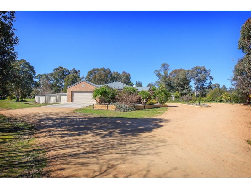 15 Lipsett Road, Thurgoona NSW 2640