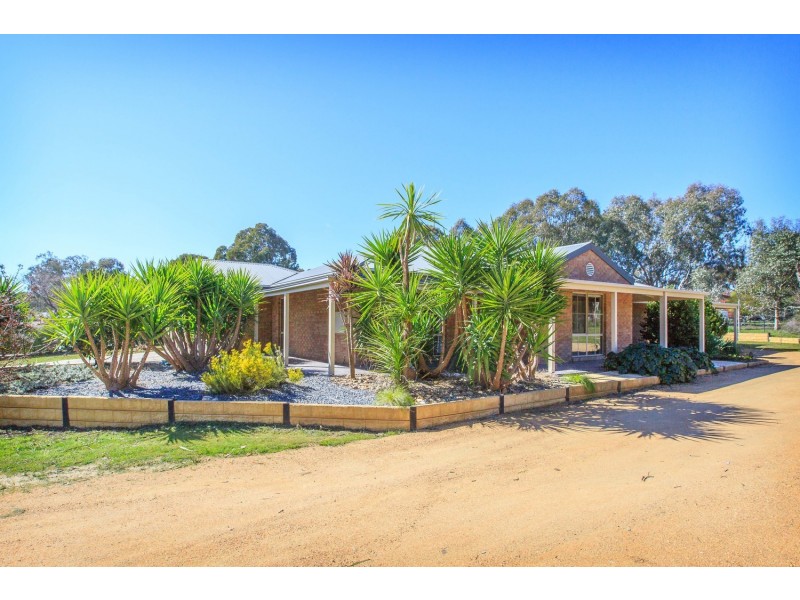 15 Lipsett Road, Thurgoona NSW 2640