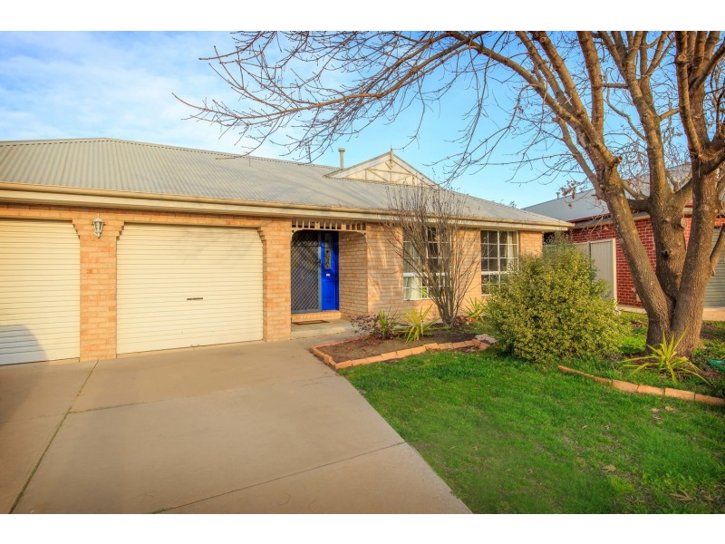 1A Oakmont Circuit, Wodonga VIC 3690