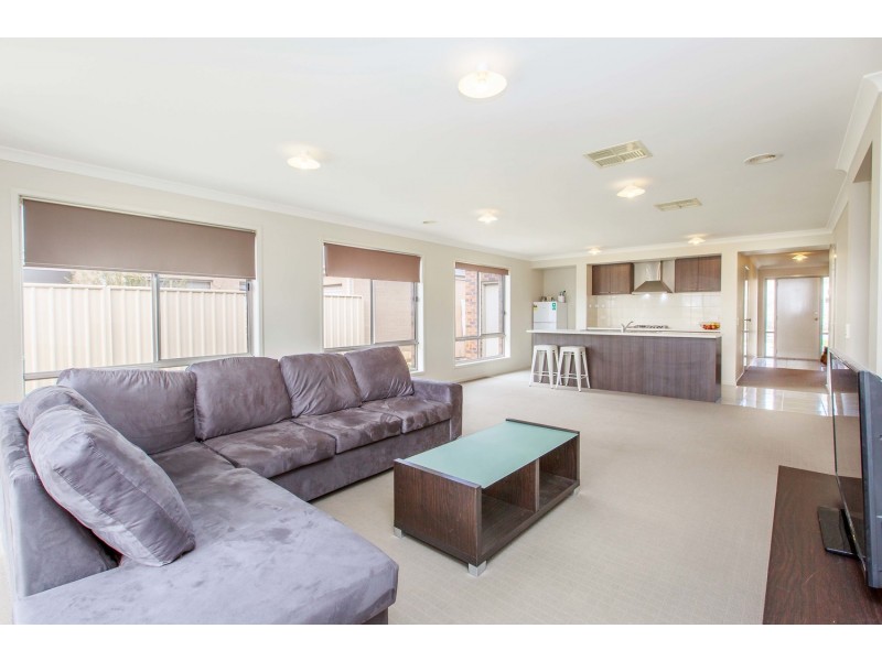 24 Victoria Cross Parade, Wodonga VIC 3690