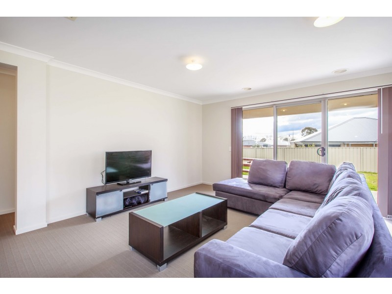 24 Victoria Cross Parade, Wodonga VIC 3690