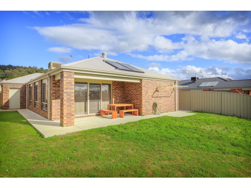 24 Victoria Cross Parade, Wodonga VIC 3690