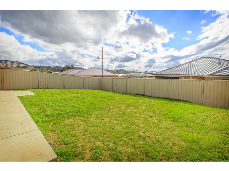 24 Victoria Cross Parade, Wodonga VIC 3690