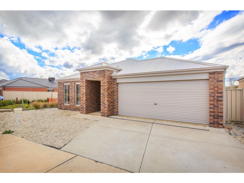 24 Victoria Cross Parade, Wodonga VIC 3690