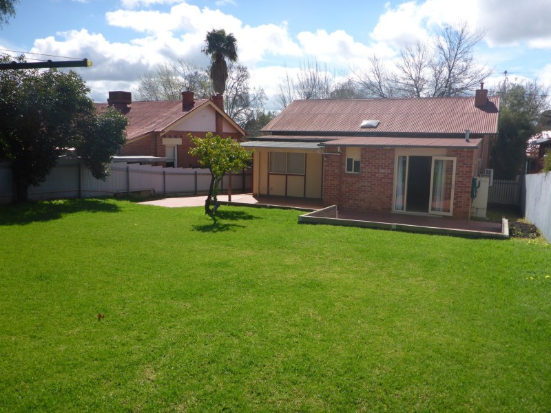 327 Mount Street, Albury NSW 2640