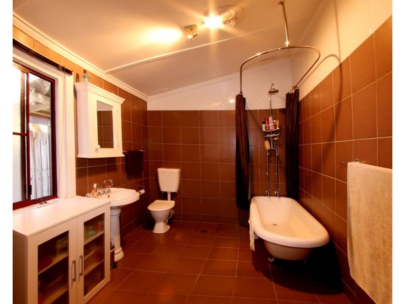 2 Bent Street, Gerogery NSW 2642