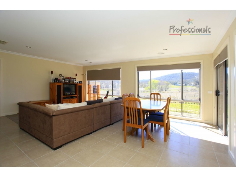 2/776 Centaur Road, Lavington NSW 2641