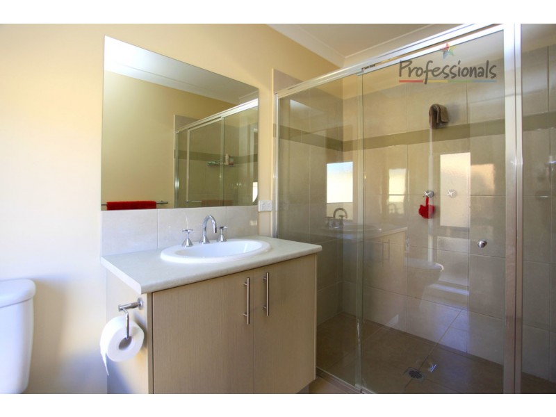 2/776 Centaur Road, Lavington NSW 2641