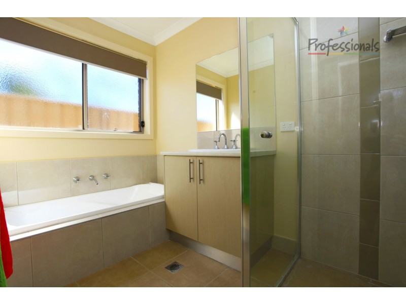 2/776 Centaur Road, Lavington NSW 2641