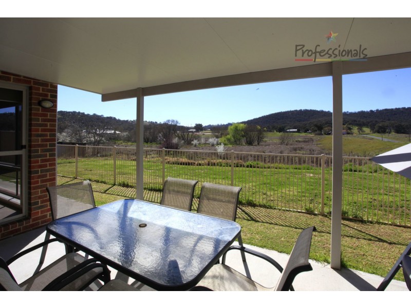 2/776 Centaur Road, Lavington NSW 2641