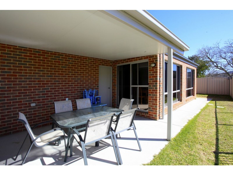 2/776 Centaur Road, Lavington NSW 2641