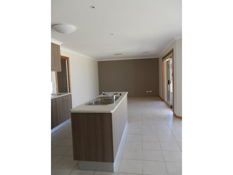 22 Wattlebird Drive, Bandiana VIC 3694