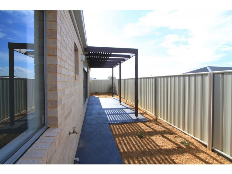 4/17 Thorneycroft Avenue, Wodonga VIC 3690