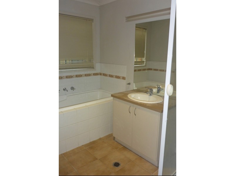 23 Jarrah Court, East Albury NSW 2640