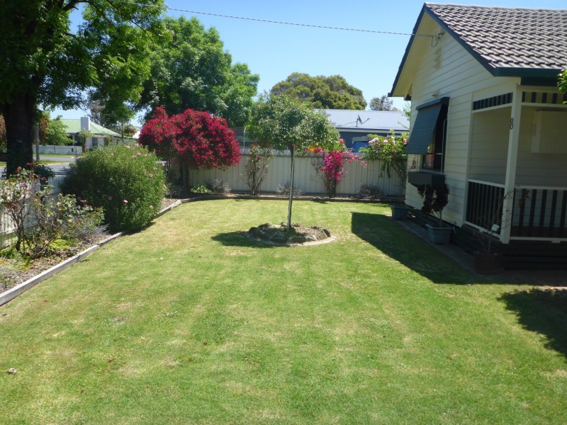 8 Pollard Street, Wodonga VIC 3690
