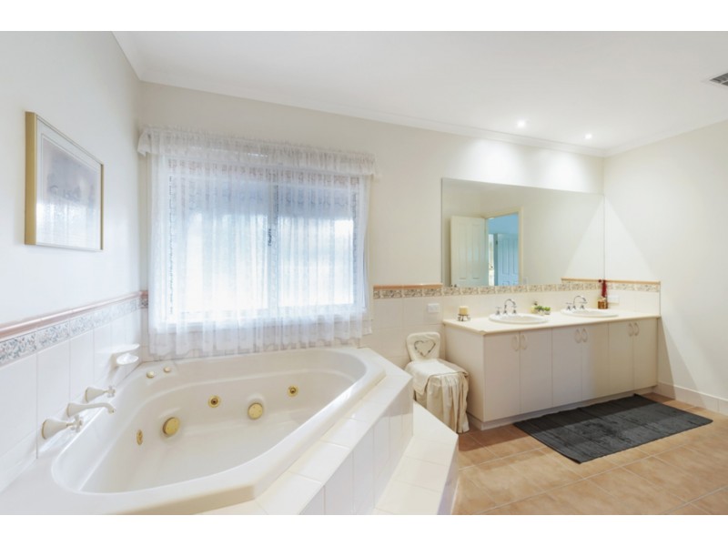 4 Hylton Court, Wodonga VIC 3690