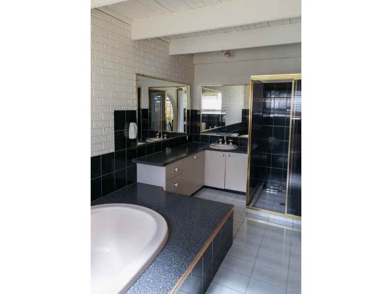 1097 Waugh Road, North Albury NSW 2640