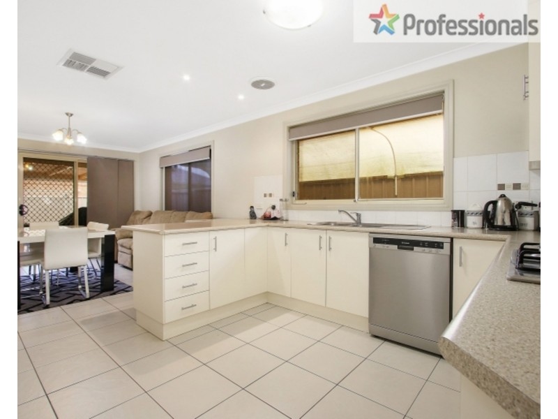 1 Dillagar Place, Springdale Heights NSW 2641