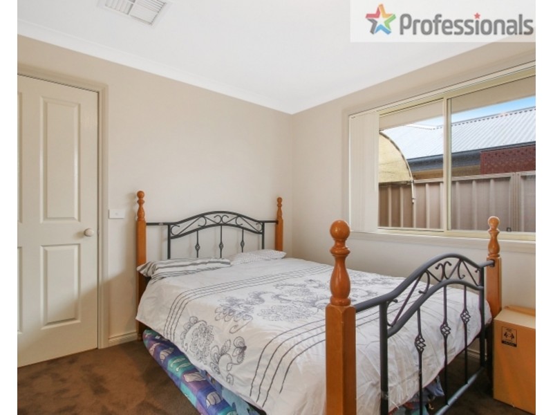 1 Dillagar Place, Springdale Heights NSW 2641