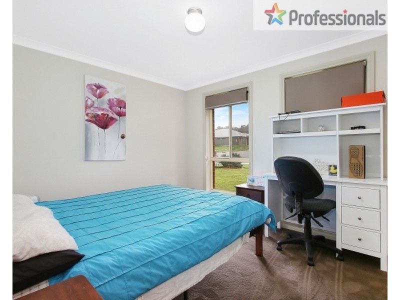 1 Dillagar Place, Springdale Heights NSW 2641