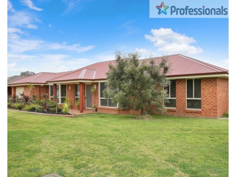 1 Dillagar Place, Springdale Heights NSW 2641