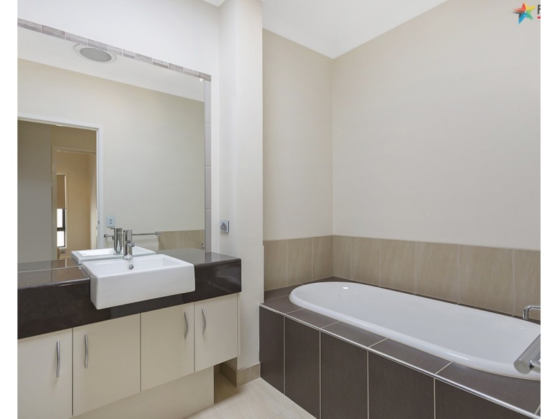 61 Victoria Cross Parade, Wodonga VIC 3690