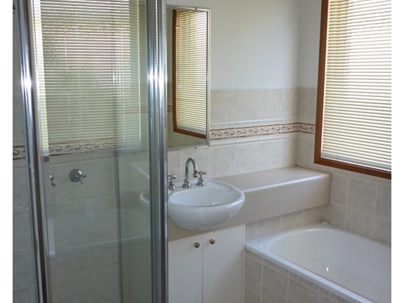 4 Kelle Court, Wodonga VIC 3690