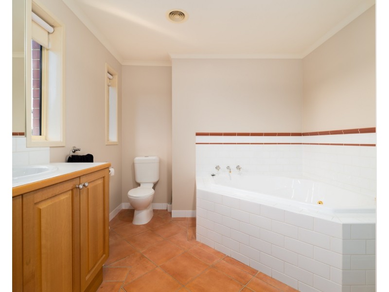 6 The Court, Wodonga VIC 3690