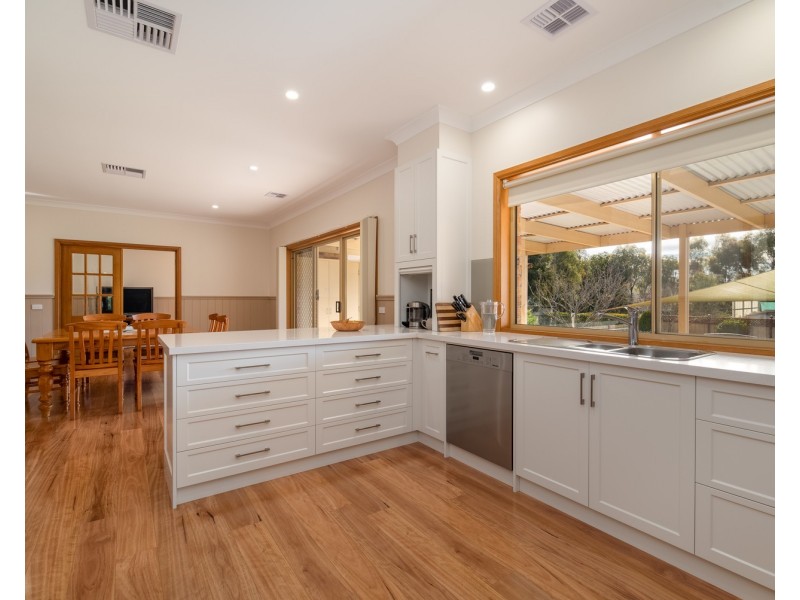 4 Innisfree Drive, Wodonga VIC 3690