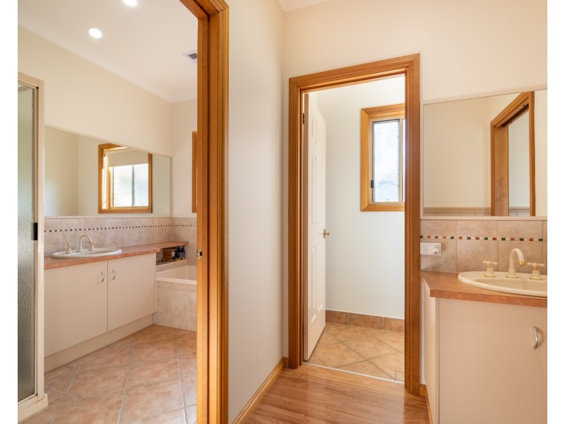 4 Innisfree Drive, Wodonga VIC 3690