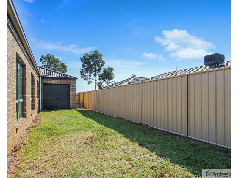 33 Victoria Cross Parade, Wodonga VIC 3690