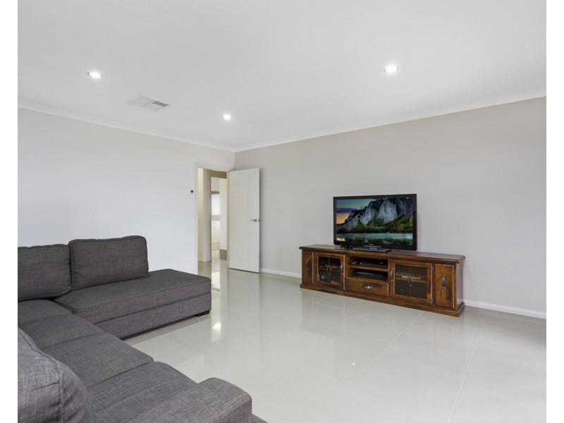 33 Silky Oak Avenue, Wodonga VIC 3690