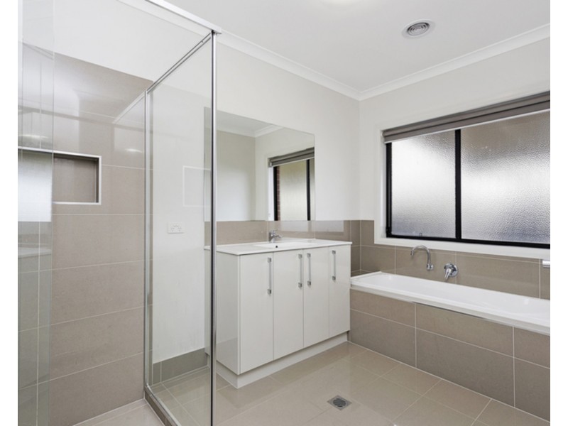 33 Silky Oak Avenue, Wodonga VIC 3690