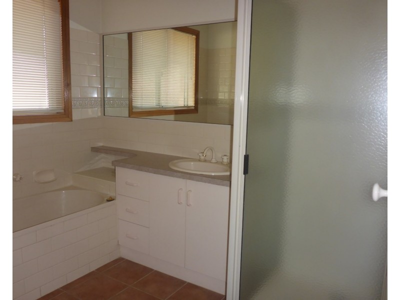 16 Dundee Drive, Wodonga VIC 3690